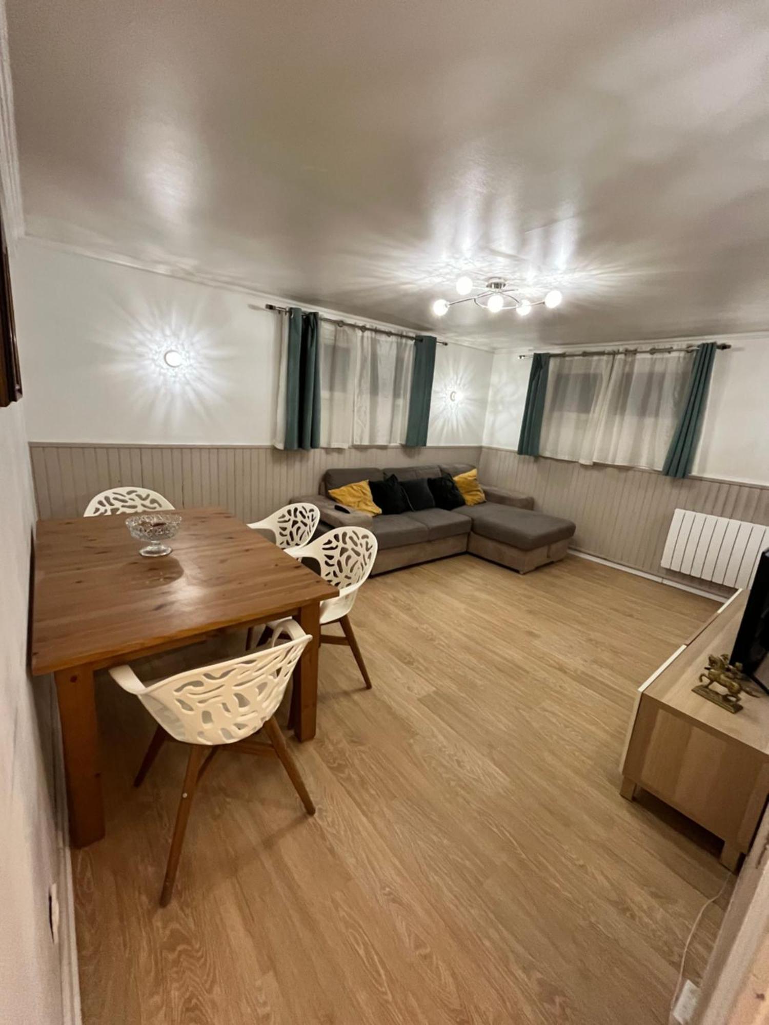 Apartment Dans Petite Tres Calme Drancy